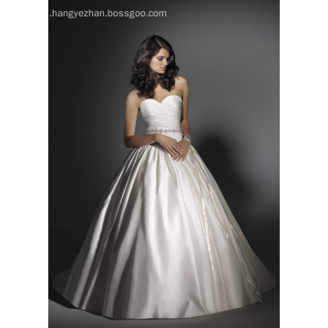 Vestido de bola Sweetheart Chapel Train Satin Beading Ruffled Boda Vestido